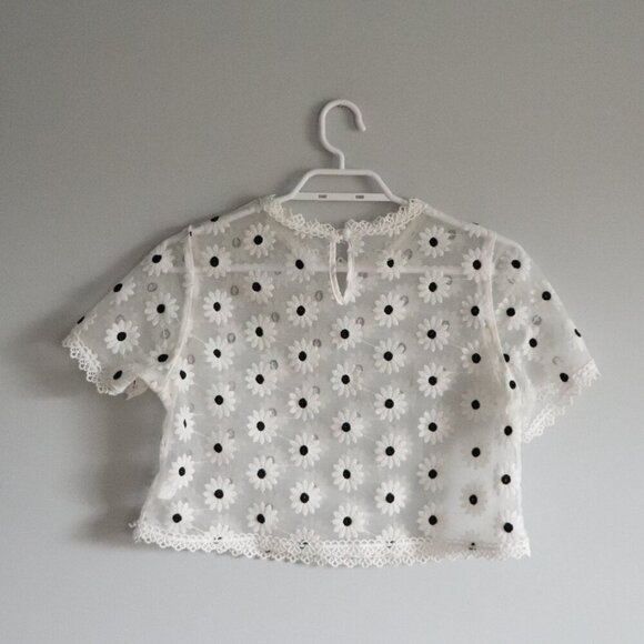 Shein Women's Sz XS White Embroidered Daisy Mesh Short Sleeve Cropped Lace Top - Picture 2 of 10